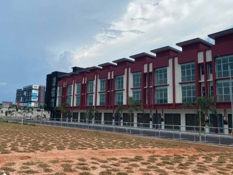 Pusat Perdagangan Sutera Kota Warisan, Sepang